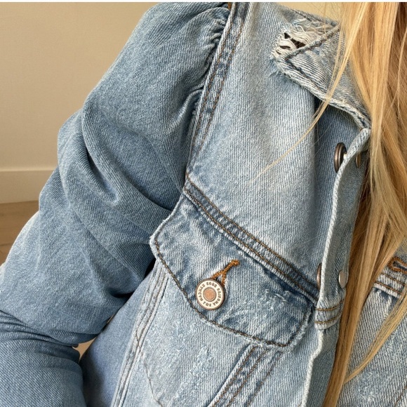 NWT cropped lightweight denim jacket - Picture 3 of 8